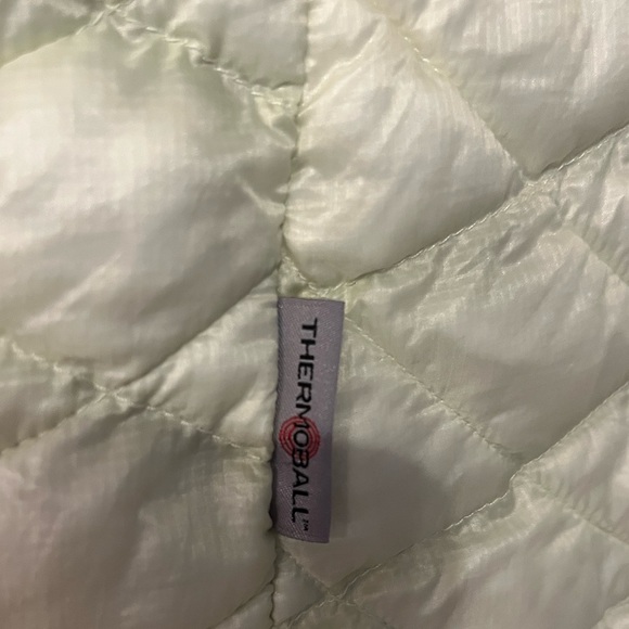 The North Face women’s Thermoball quilted jacket - Picture 5 of 12